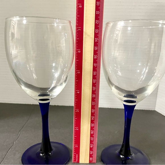 Set of 2 Wine Goblets Clear Glass Cobalt Blue Stems 7 1/4” Tall Barware Wine - Picture 6 of 8